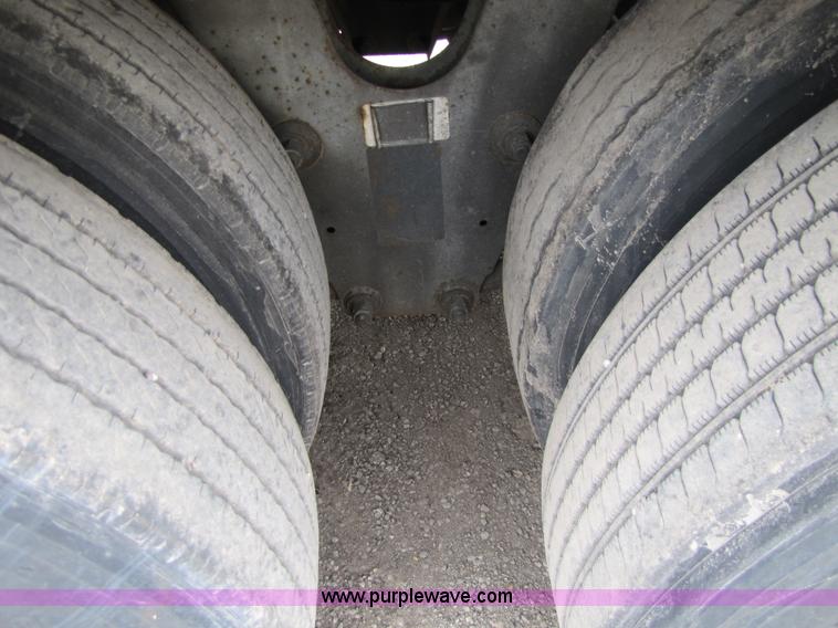 image for item 8547 2005 Strick 53' dry van semi trailer