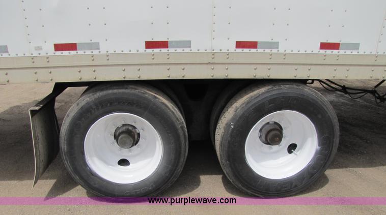 image for item 8547 2005 Strick 53' dry van semi trailer