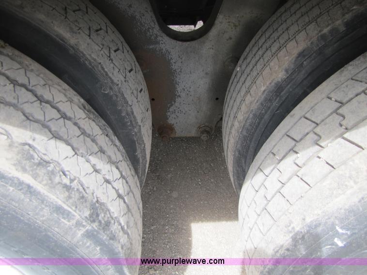 image for item 8547 2005 Strick 53' dry van semi trailer