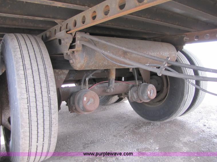 image for item 8547 2005 Strick 53' dry van semi trailer