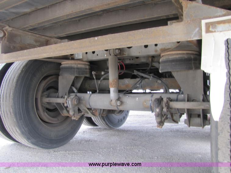 image for item 8547 2005 Strick 53' dry van semi trailer