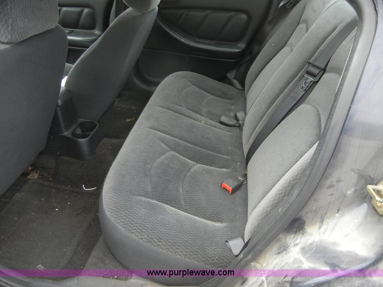 image for item 2060 2002 Dodge Stratus SXT