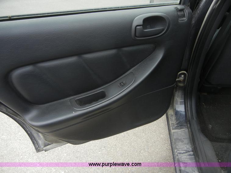 image for item 2060 2002 Dodge Stratus SXT