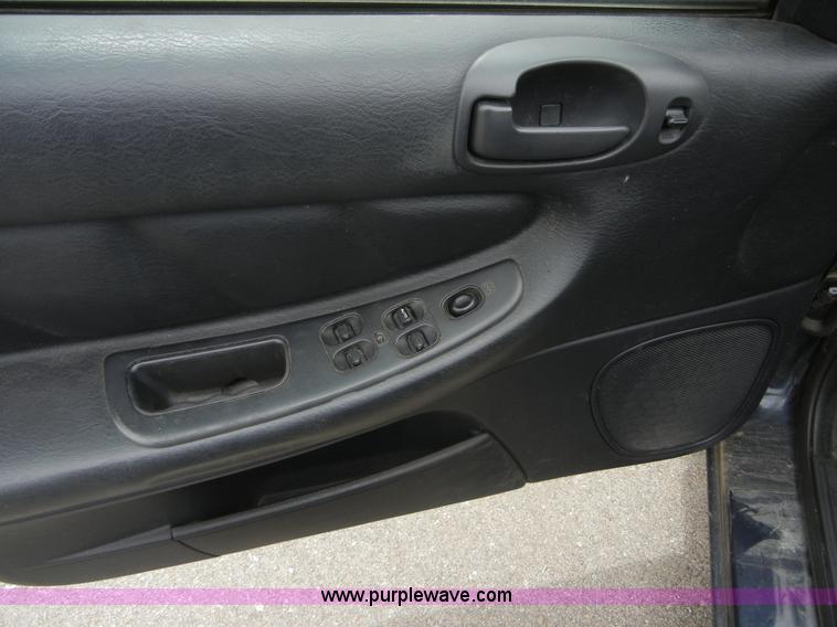 image for item 2060 2002 Dodge Stratus SXT