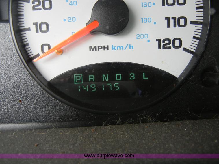 image for item 2060 2002 Dodge Stratus SXT