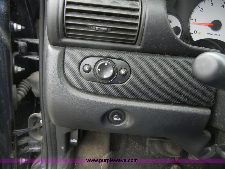 image for item 2060 2002 Dodge Stratus SXT