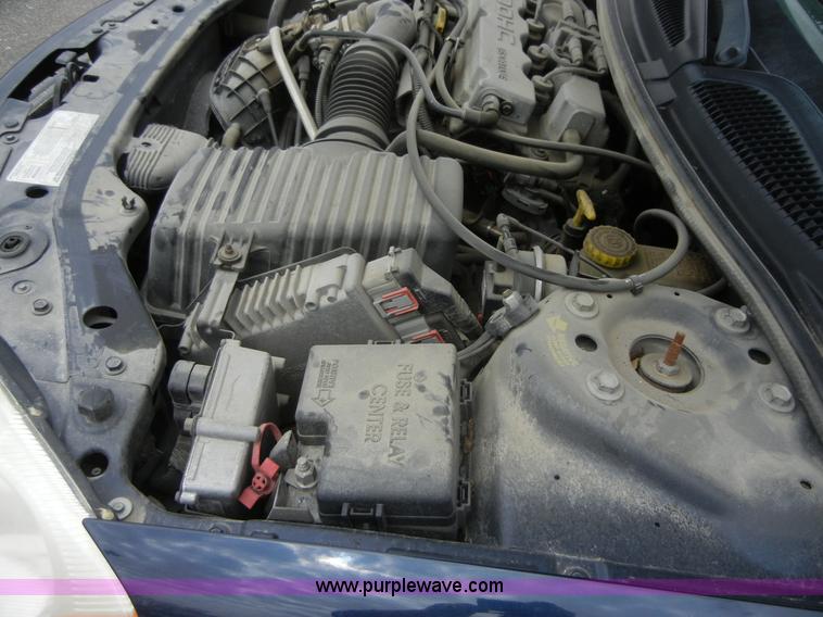 image for item 2060 2002 Dodge Stratus SXT