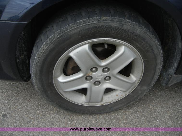 image for item 2060 2002 Dodge Stratus SXT