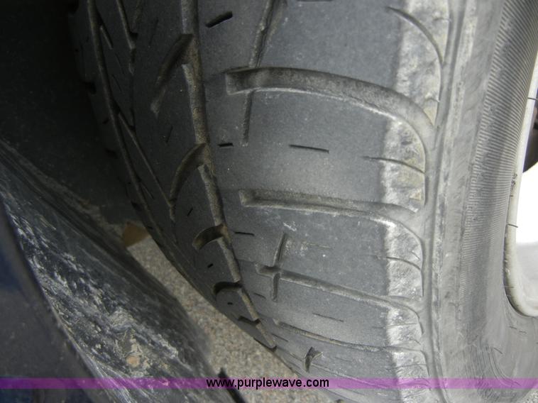 image for item 2060 2002 Dodge Stratus SXT