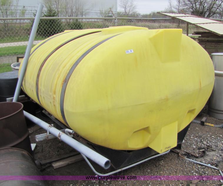 image for item 2466 1,000 gallon ply tank