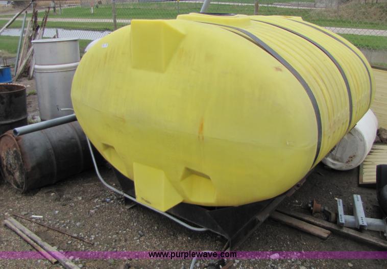 image for item 2466 1,000 gallon ply tank