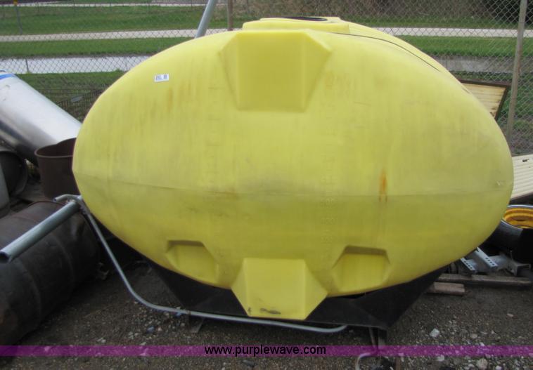 image for item 2466 1,000 gallon ply tank