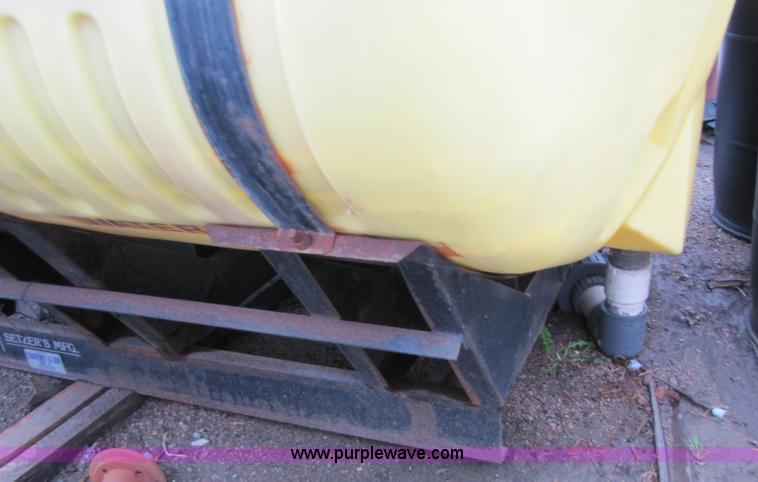 image for item 2466 1,000 gallon ply tank