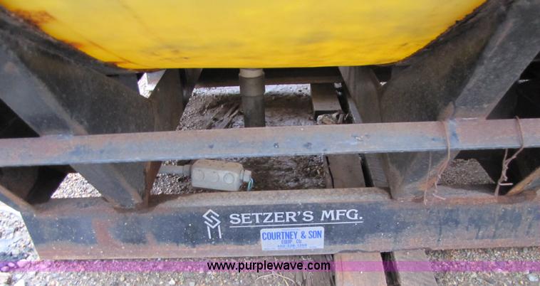 image for item 2466 1,000 gallon ply tank