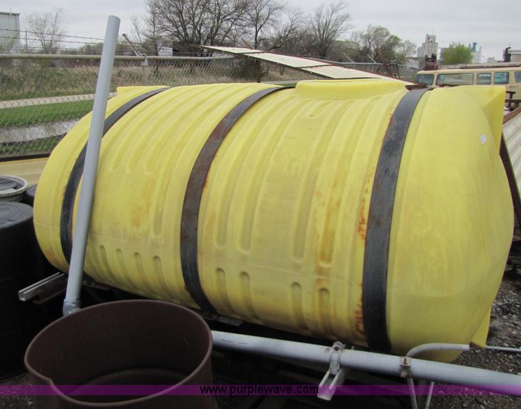 image for item 2466 1,000 gallon ply tank