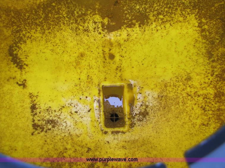 image for item 2466 1,000 gallon ply tank