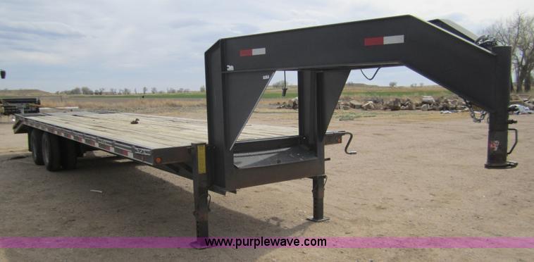 image for item 2976 2006 May 30' flatbed goose neck trailer