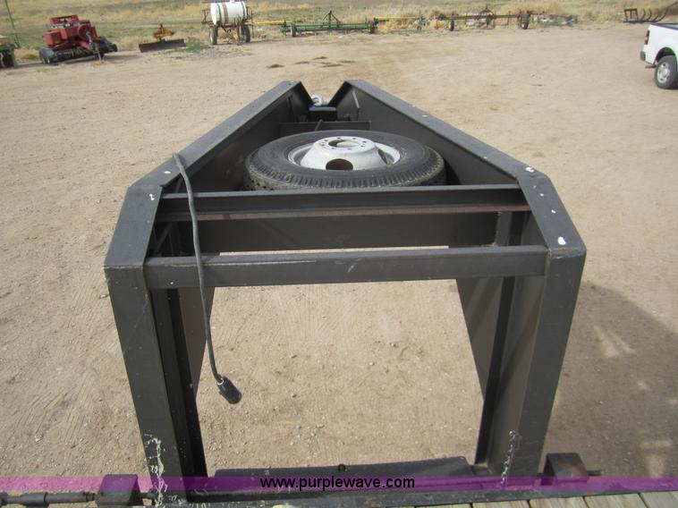 image for item 2976 2006 May 30' flatbed goose neck trailer