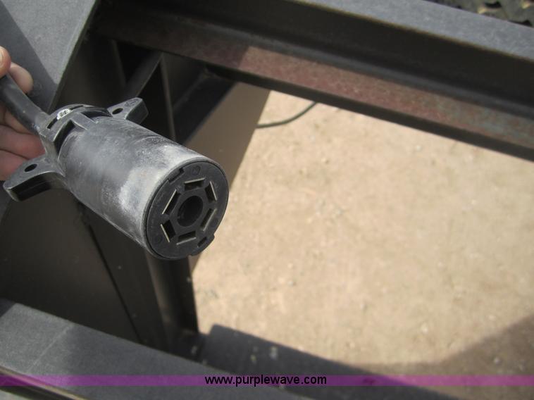 image for item 2976 2006 May 30' flatbed goose neck trailer