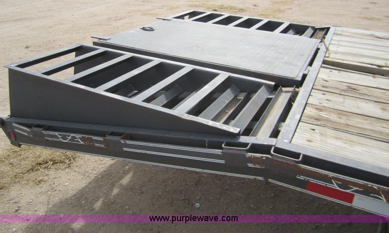 image for item 2976 2006 May 30' flatbed goose neck trailer