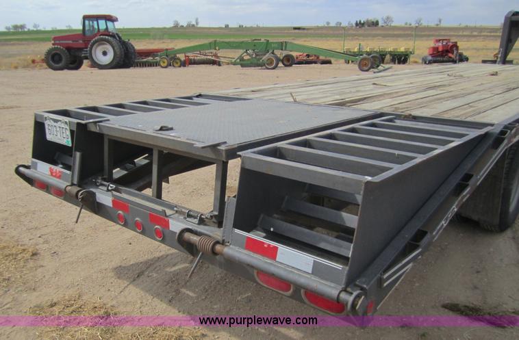 image for item 2976 2006 May 30' flatbed goose neck trailer