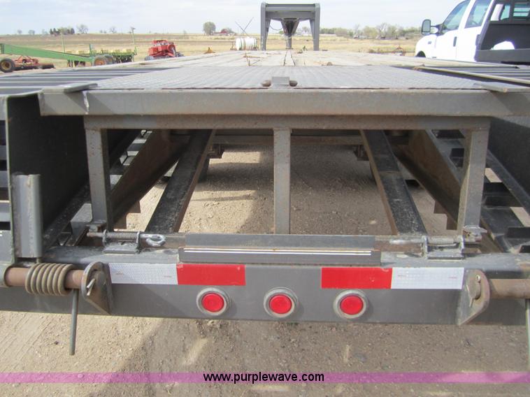 image for item 2976 2006 May 30' flatbed goose neck trailer