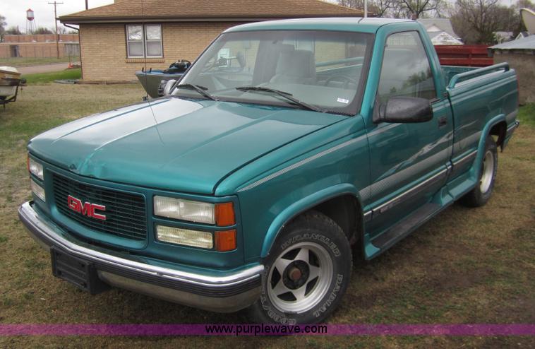 image for item 2984 1995 GMC Sierra C1500 pickup truck