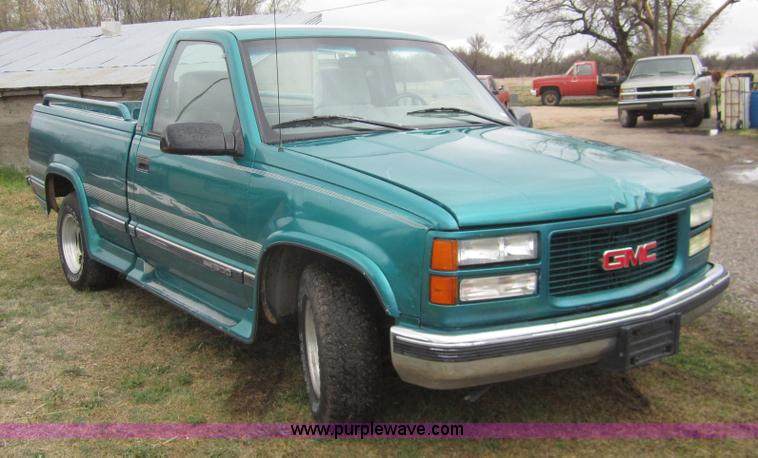 image for item 2984 1995 GMC Sierra C1500 pickup truck