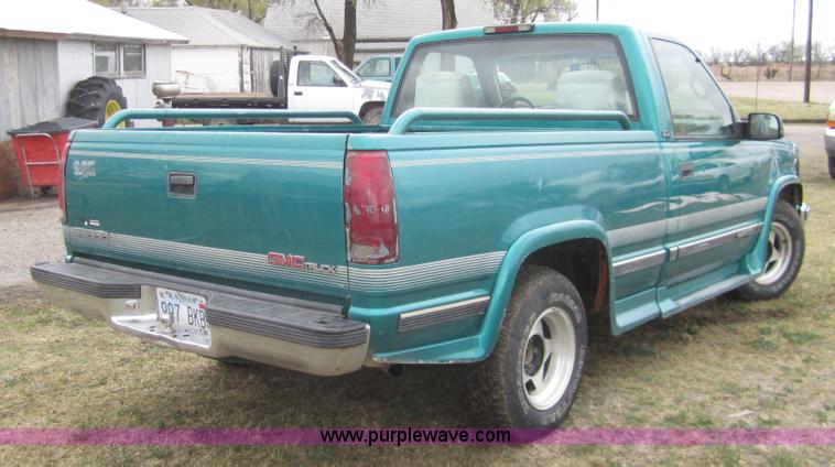 image for item 2984 1995 GMC Sierra C1500 pickup truck