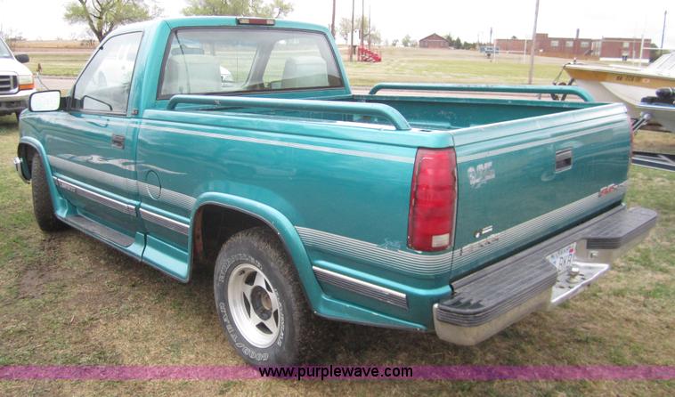 image for item 2984 1995 GMC Sierra C1500 pickup truck