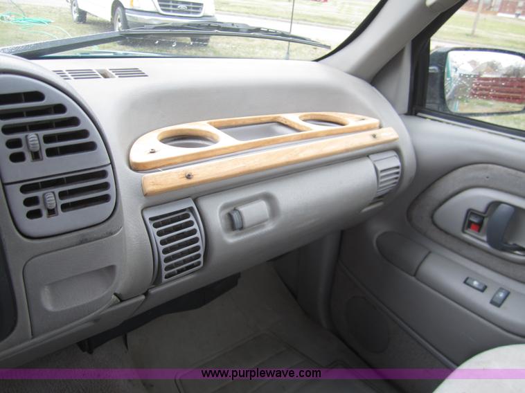 image for item 2984 1995 GMC Sierra C1500 pickup truck