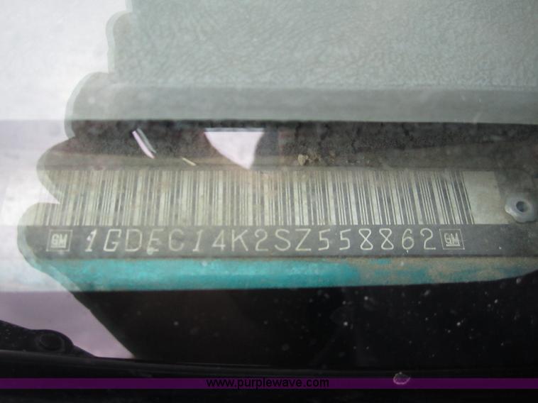 image for item 2984 1995 GMC Sierra C1500 pickup truck