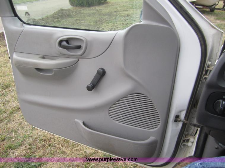 image for item 2985 2001 Ford F150 supercab pickup truck