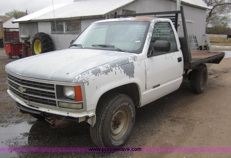 image for item 2986 1989 Chevrolet C2500 pickup truck