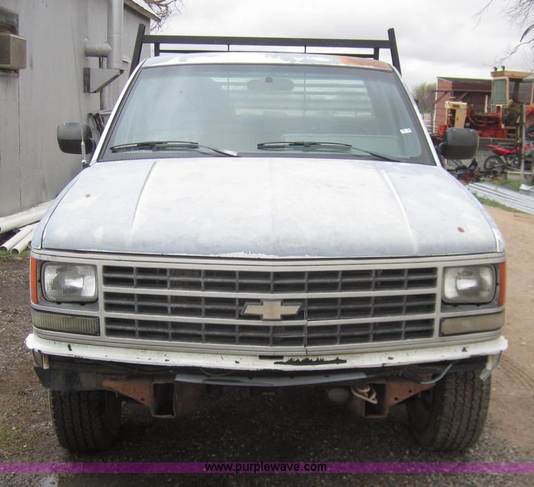 image for item 2986 1989 Chevrolet C2500 pickup truck
