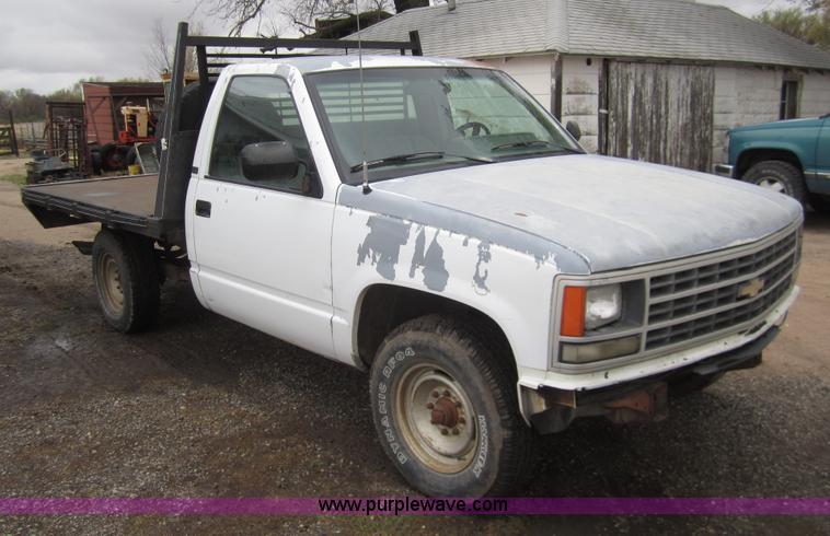 image for item 2986 1989 Chevrolet C2500 pickup truck
