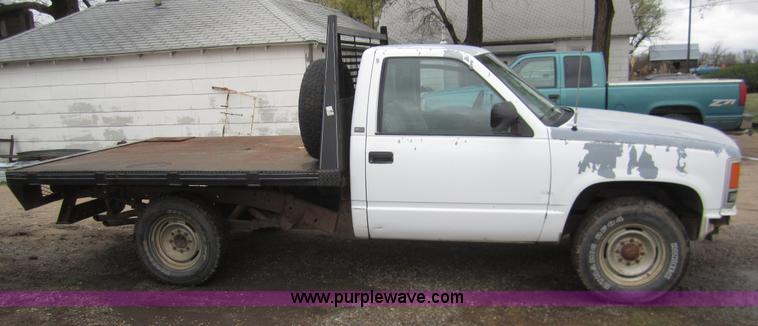 image for item 2986 1989 Chevrolet C2500 pickup truck