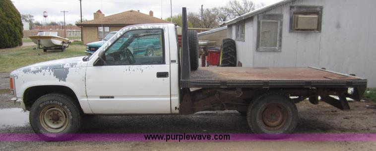 image for item 2986 1989 Chevrolet C2500 pickup truck