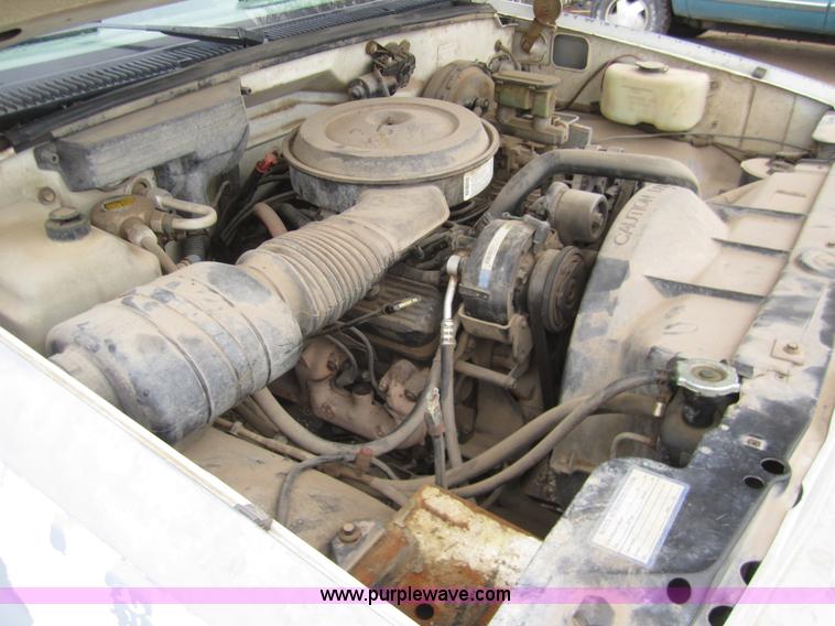 image for item 2986 1989 Chevrolet C2500 pickup truck