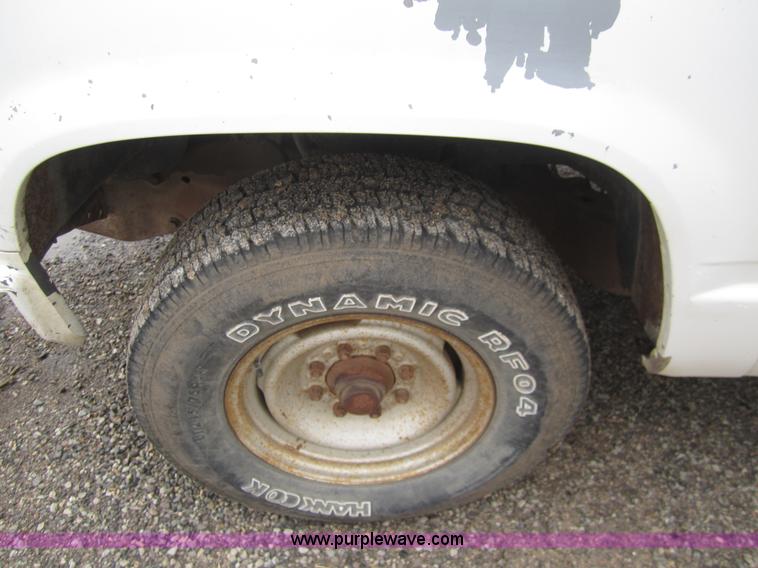 image for item 2986 1989 Chevrolet C2500 pickup truck