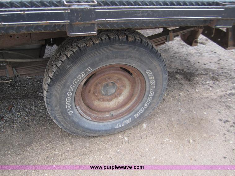 image for item 2986 1989 Chevrolet C2500 pickup truck