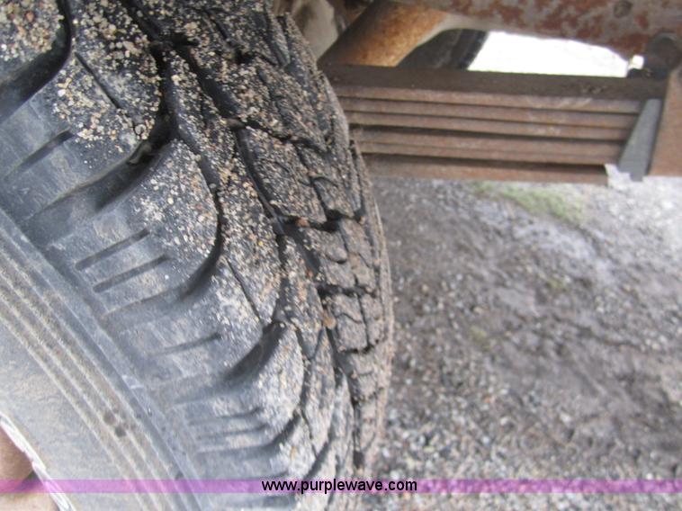 image for item 2986 1989 Chevrolet C2500 pickup truck