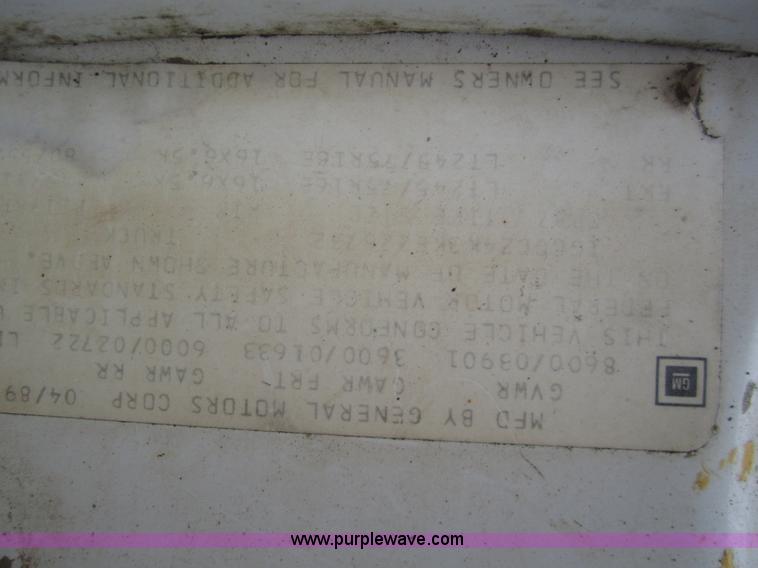 image for item 2986 1989 Chevrolet C2500 pickup truck