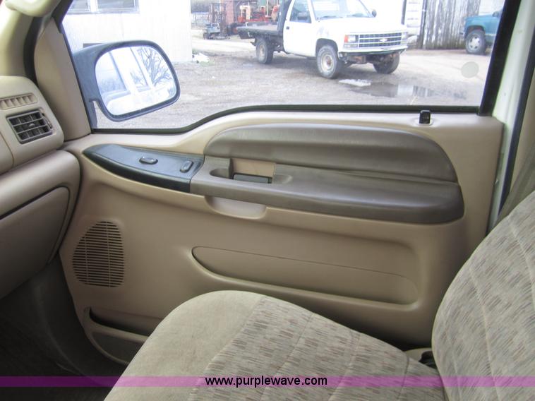 image for item 2987 1999 Ford F250 XLT crew cab pickup truck