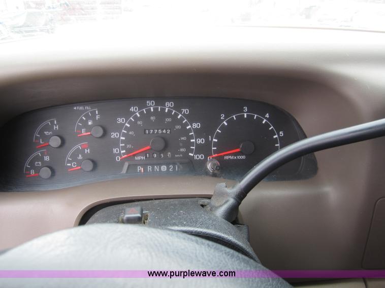 image for item 2987 1999 Ford F250 XLT crew cab pickup truck