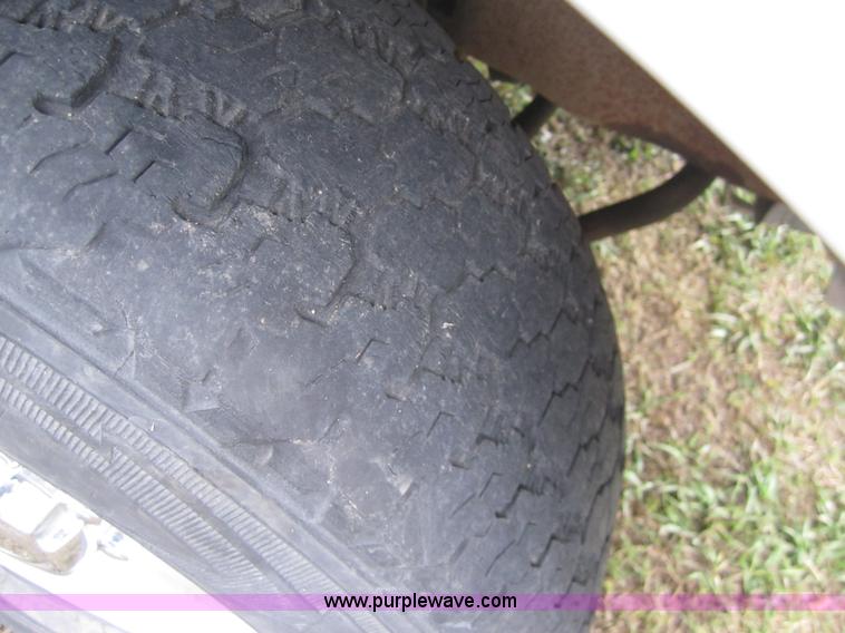 image for item 2987 1999 Ford F250 XLT crew cab pickup truck