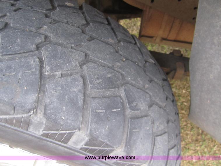 image for item 2987 1999 Ford F250 XLT crew cab pickup truck