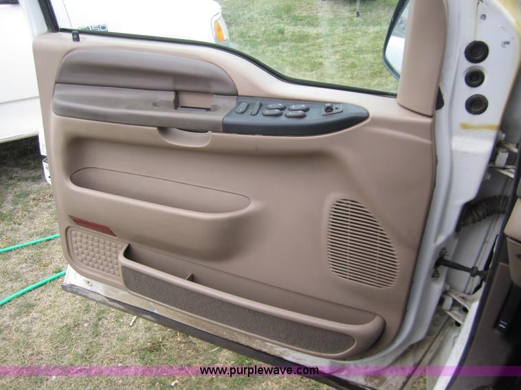 image for item 2987 1999 Ford F250 XLT crew cab pickup truck