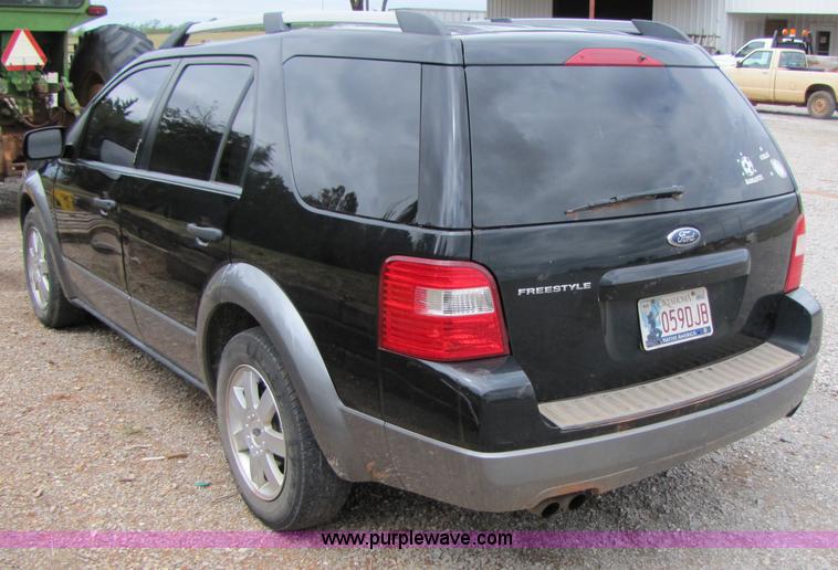 image for item 3444 2006 Ford Freestyle SE SUV