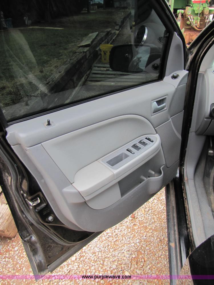 image for item 3444 2006 Ford Freestyle SE SUV